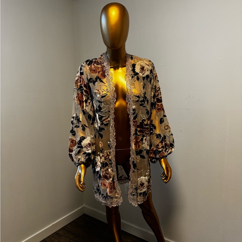Willow & Clay Floral Lace Kimono Robe